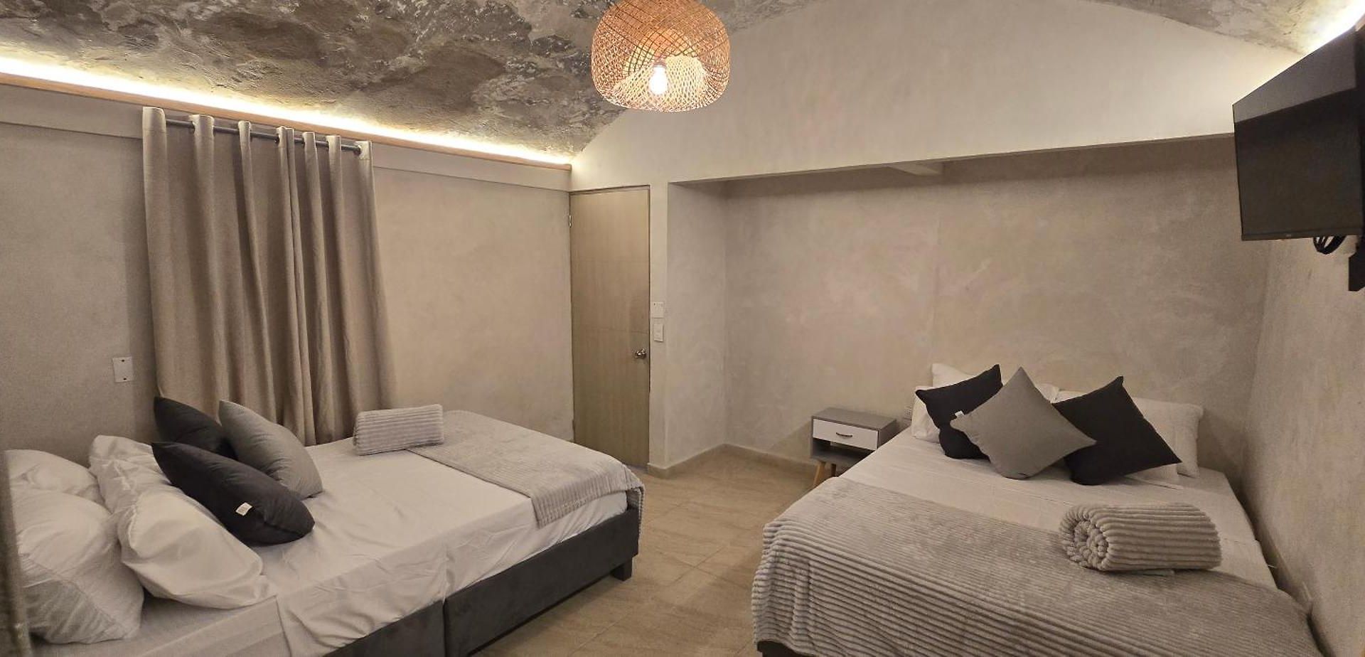 Agena Cabrero Hotel *