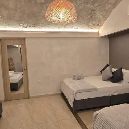 Agena Cabrero Hotel